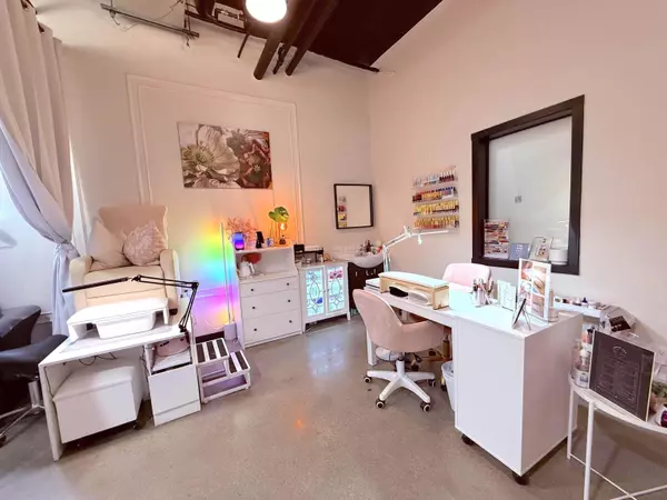 329 Columbia ST #105, New Westminster, BC V3L 5T6