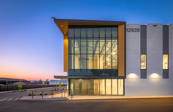 Surrey, BC V3W 2X8,12939 Anvil WAY #106