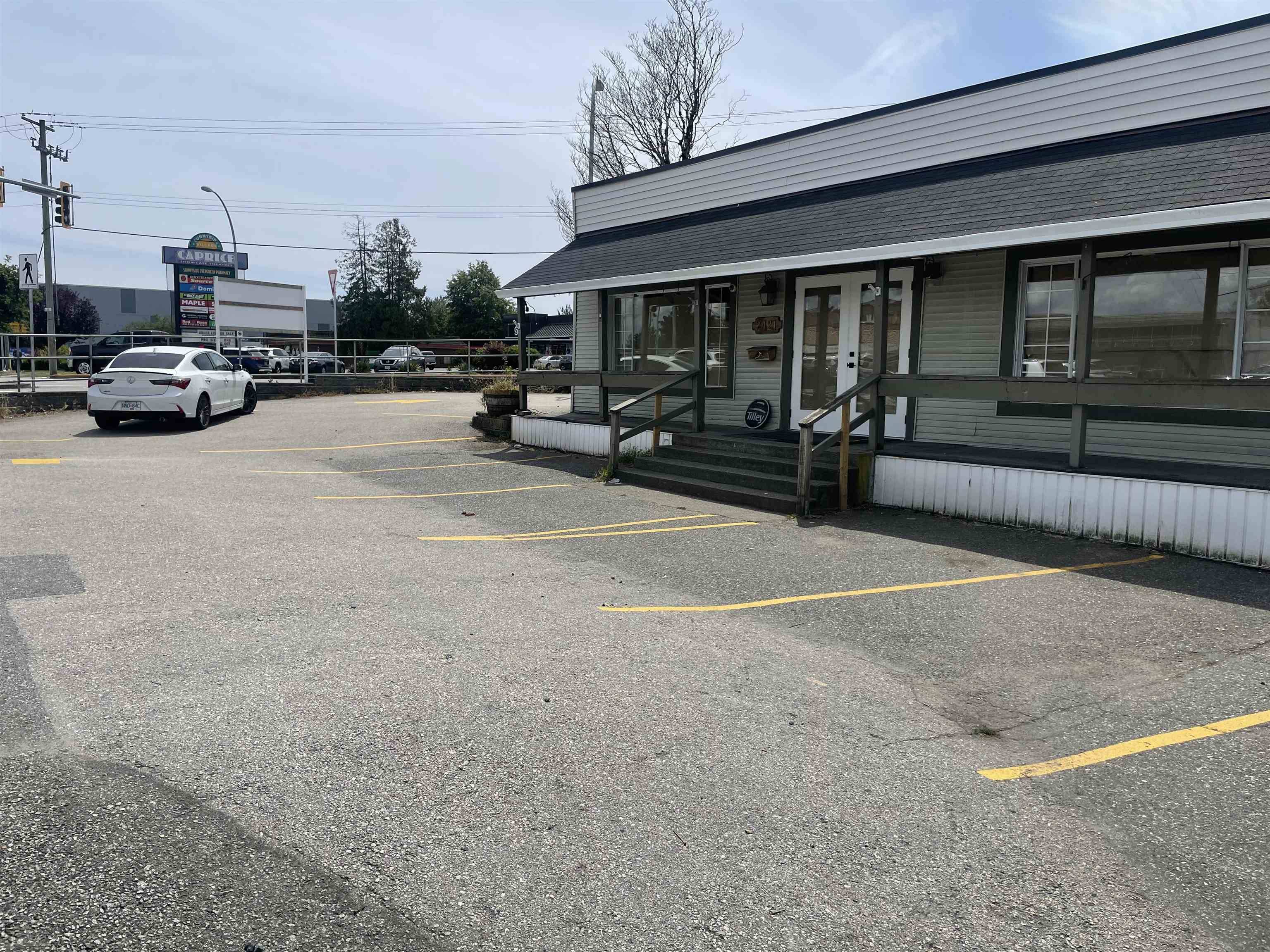 Surrey, BC V4P 1H8,2421 King George BLVD