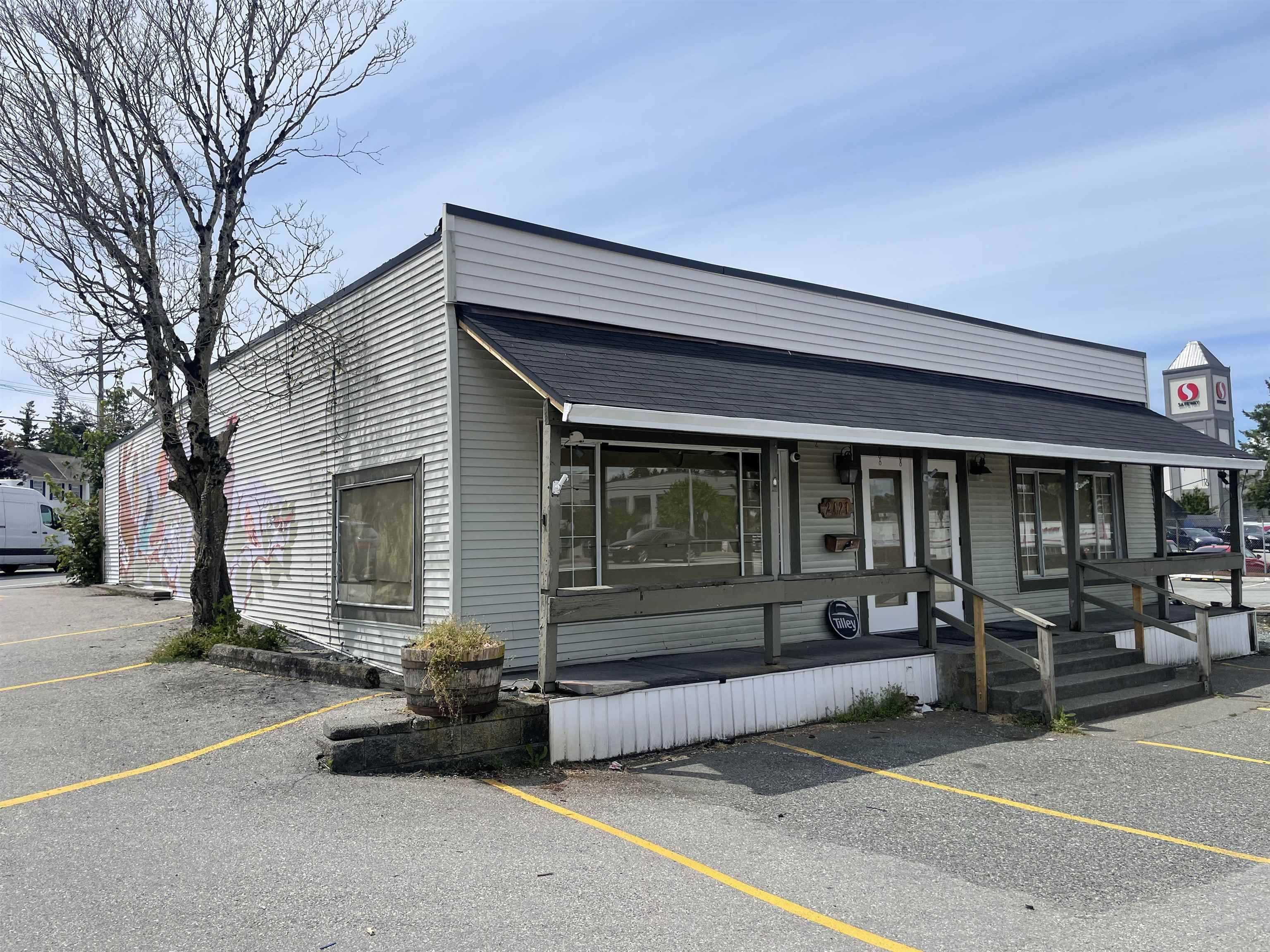 Surrey, BC V4P 1H8,2421 King George BLVD