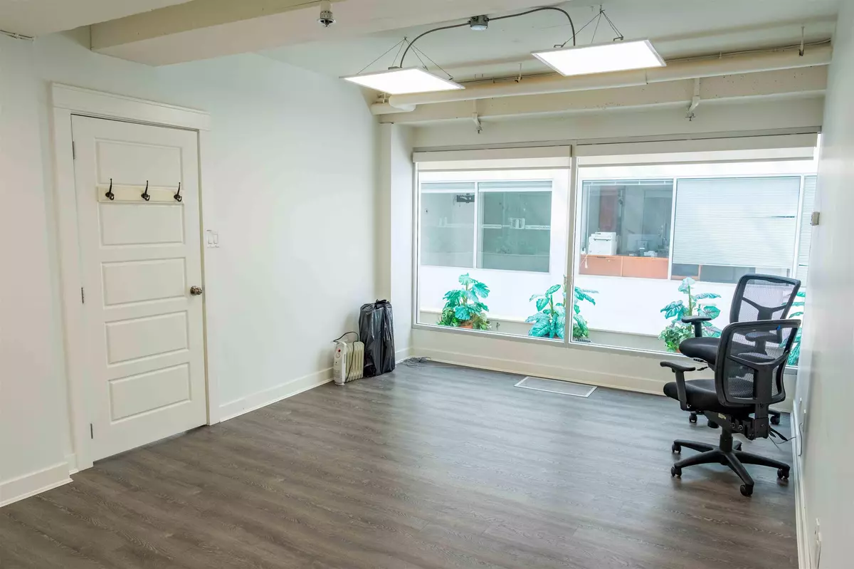 Vancouver, BC V6B 6H5,515 W Pender ST #245