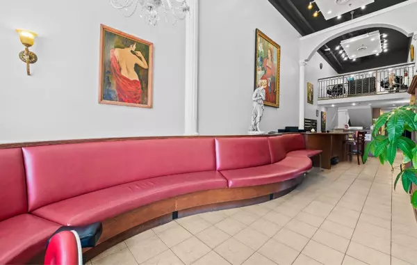 Vancouver, BC V6K 2G6,2813-2815-2817 W Broadway