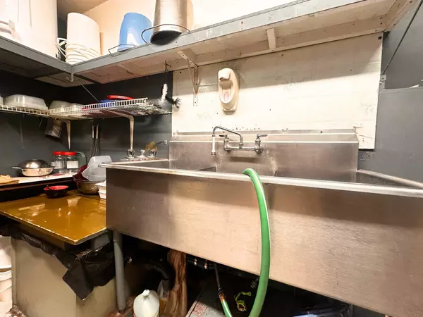 New Westminster, BC V3M 4W6,806 Twentieth ST