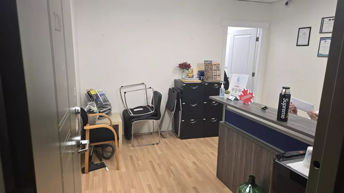 Vancouver, BC V6B 6H5,515 W Pender ST #220