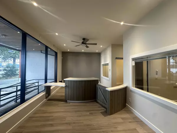 Sechelt, BC V7Z 0E6,4720 Sunshine Coast HWY #5