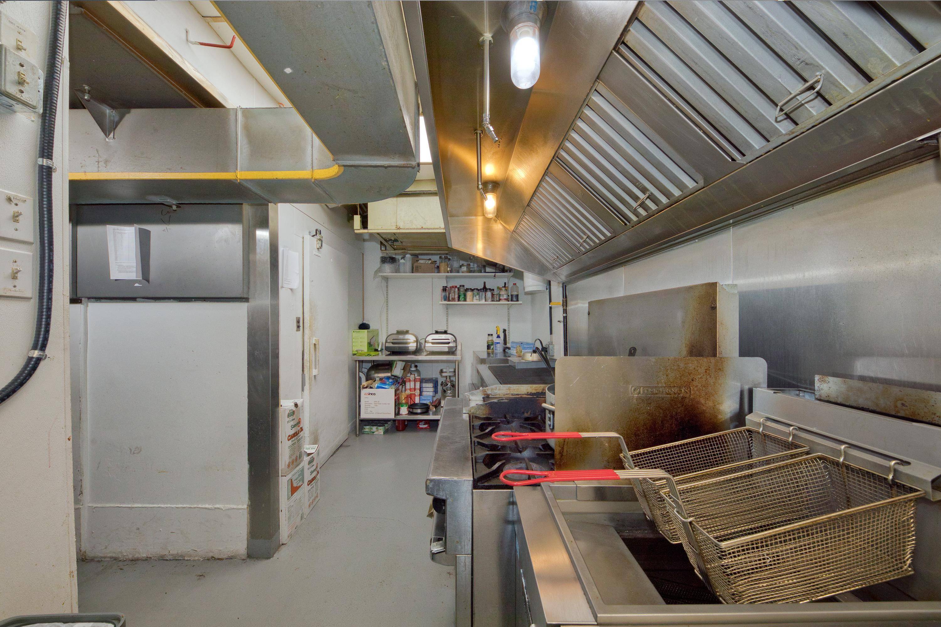 West Vancouver, BC V7V 3S6,281 17th ST