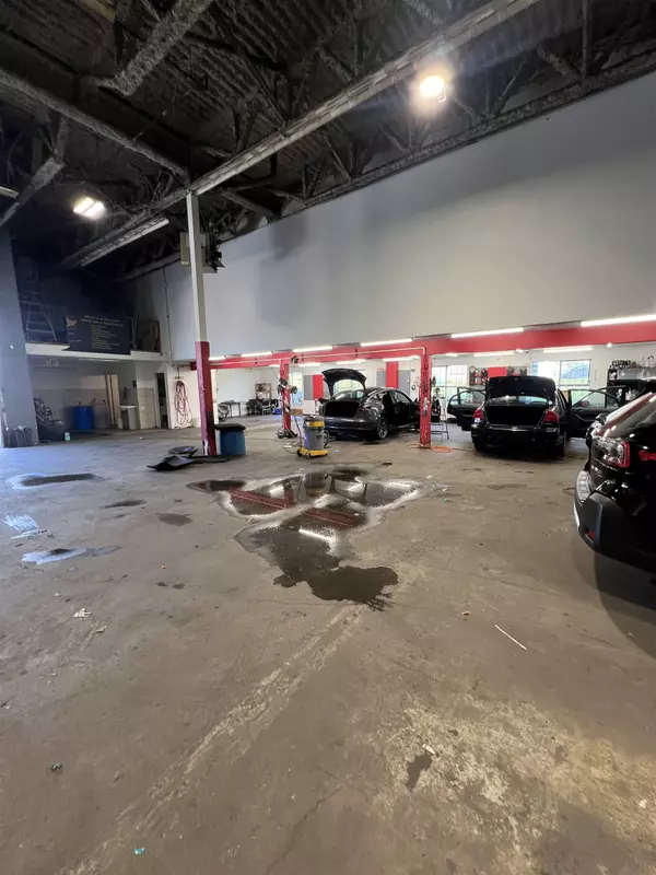 Vancouver, BC V6P 3S8,8828 Heather ST #112