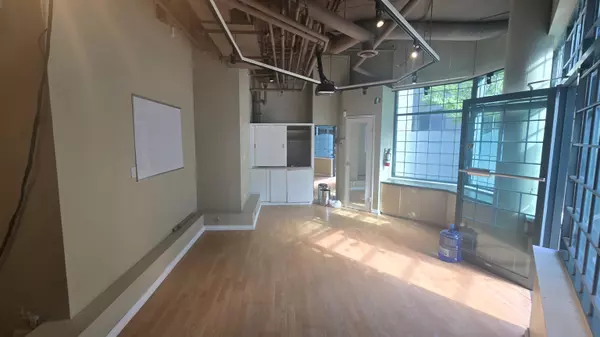 Vancouver, BC V6J 5B8,1855 W 1st AVE #19