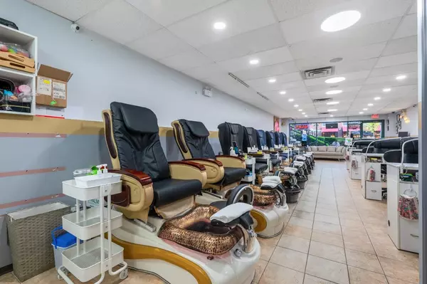 New Westminster, BC V3M 3X3,78 10th ST #101