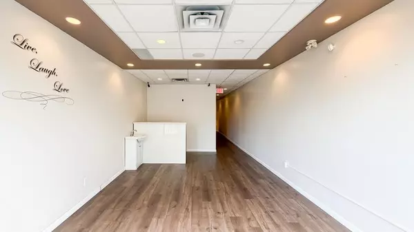 Vancouver, BC V6P 4A8,8263 Oak ST