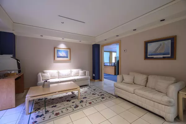 Delta, BC V4K 2T8,1530 56 ST #300