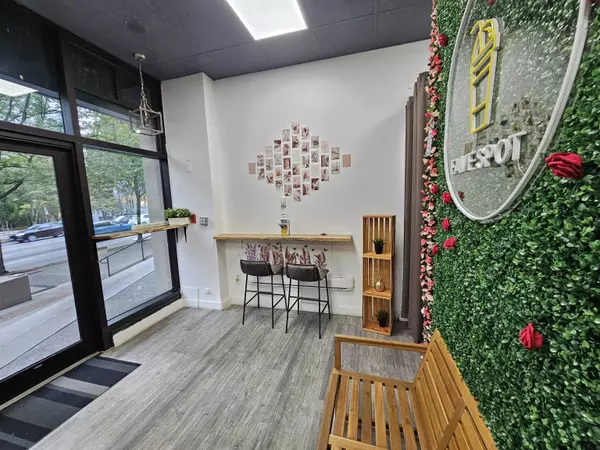 Vancouver, BC V6E 4S3,1328 W Georgia ST