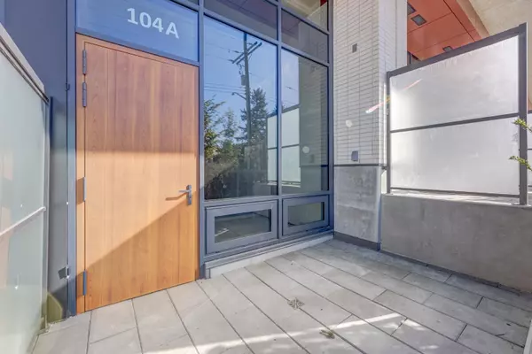 North Vancouver, BC V7L 0K1,422 E 3rd ST #104/204