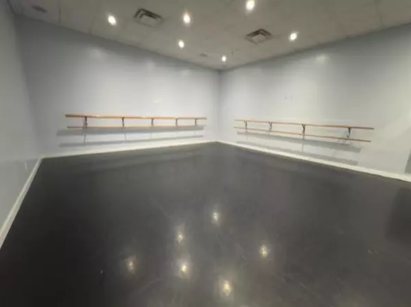 New Westminster, BC V3L 1B5,511 Columbia ST