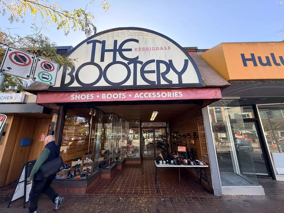 Vancouver, BC V6M 1Z1,2182 W 41 St ST