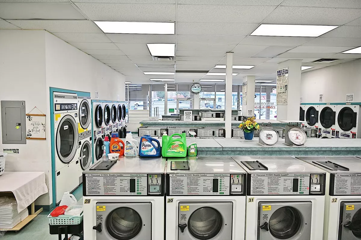 Surrey, BC V3R 1W2,14855 108 AVE