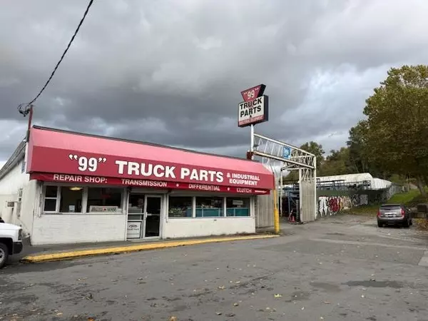 12993 King George BLVD, Surrey, BC V3T 2T1