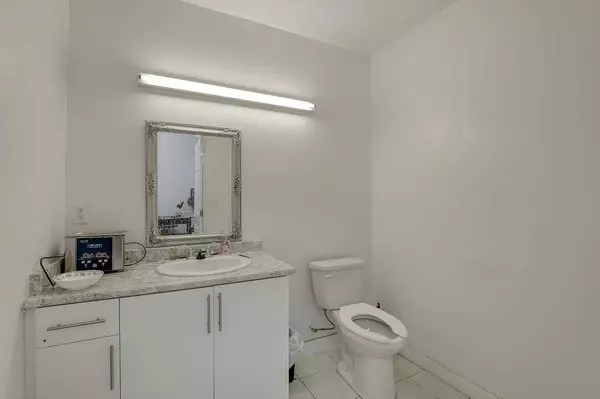 Surrey, BC V3W 4E9,8028 128 ST #112