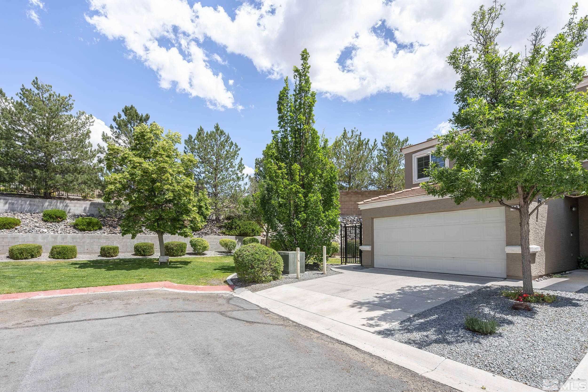 5625 Vista Luna DR Drive #101, Sparks, NV 89436
