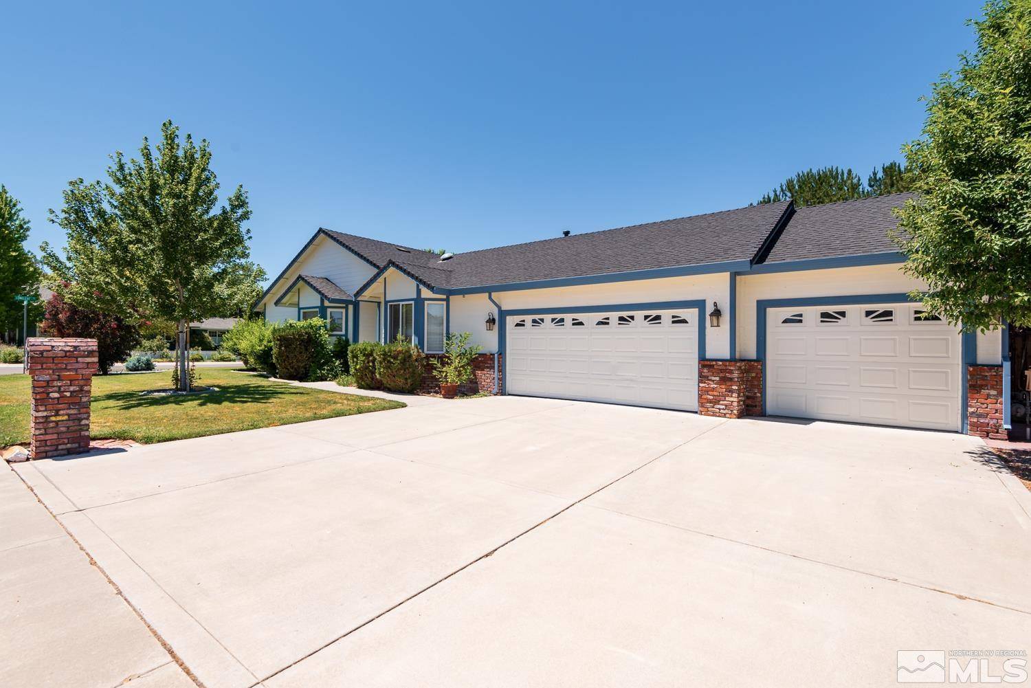 877 Longleaf PL Place, Minden, NV 89423