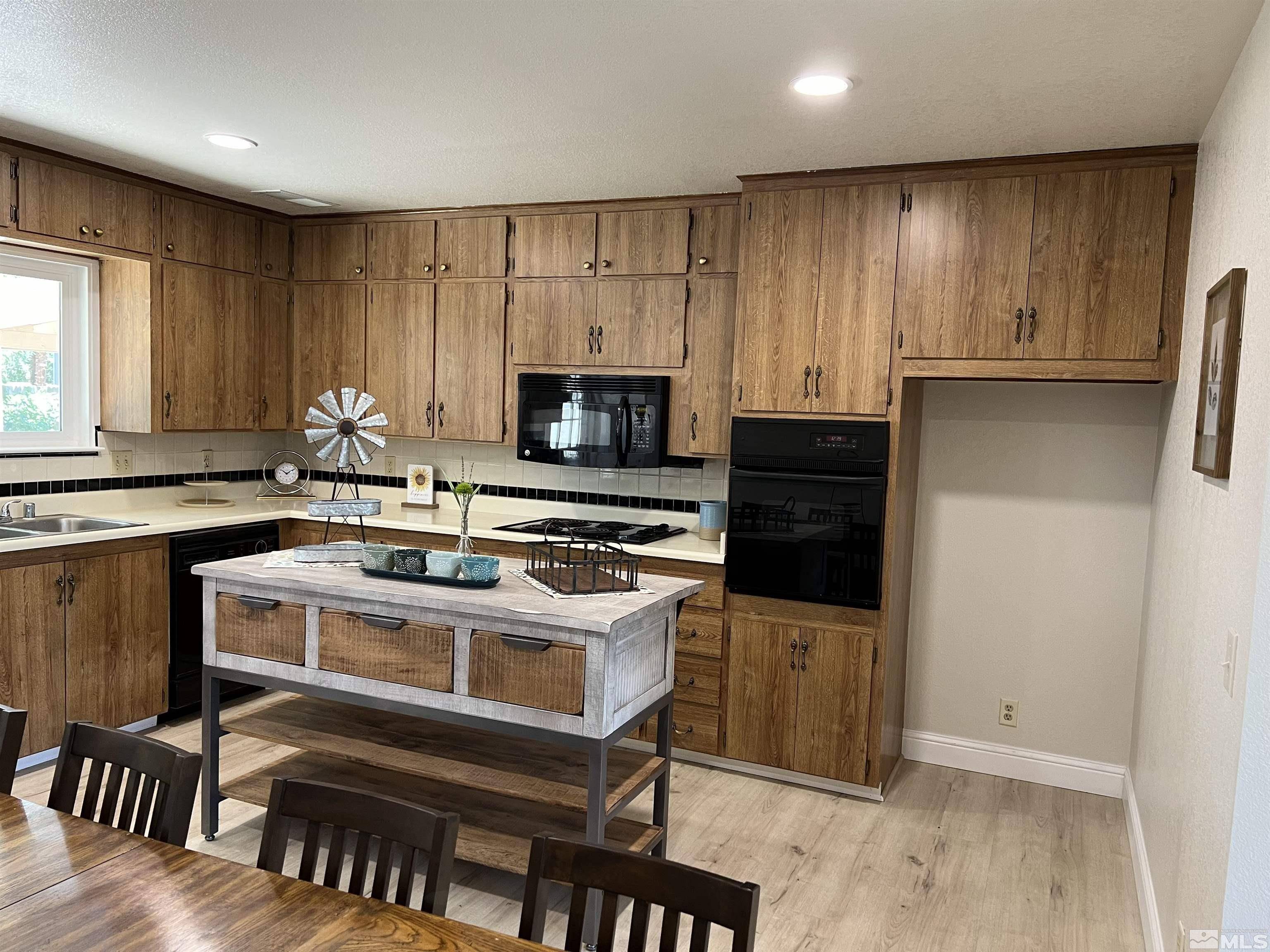 Sparks, NV 89431,152 E Greenbrae DR Drive