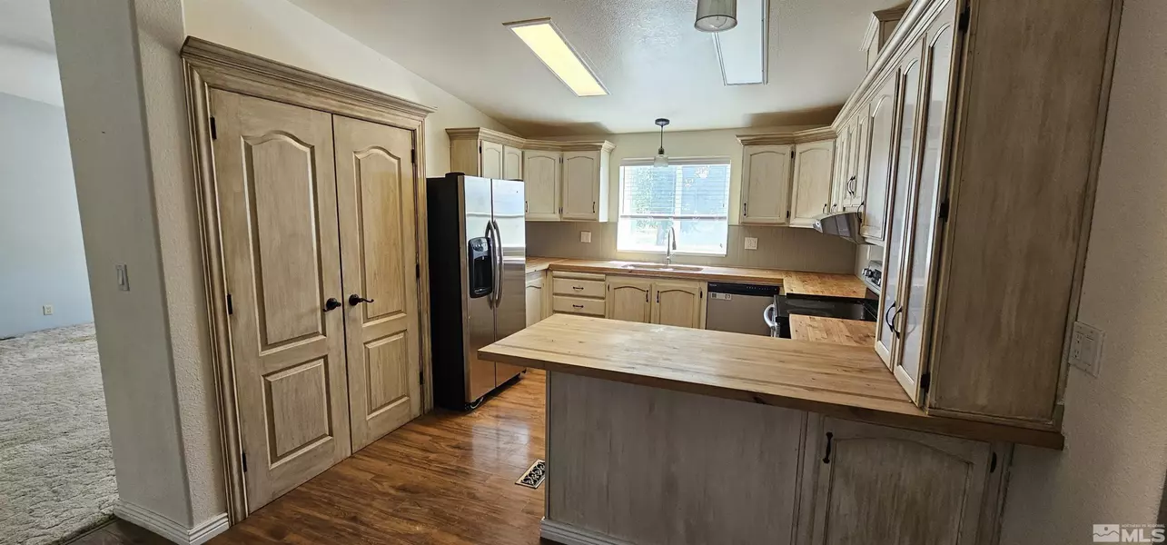 306 Gendron RD Road, Round Mountain, NV 89045