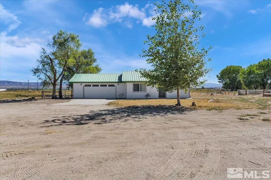 1079 Johnson LN, Minden, NV 89423