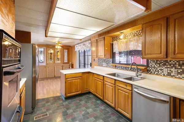 Sun Valley, NV 89433,565 E 1st