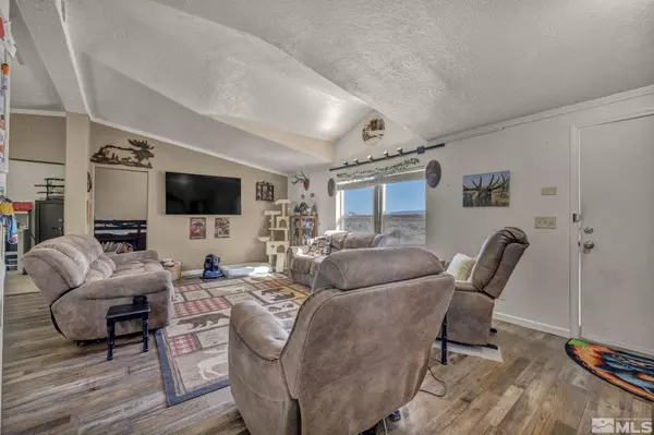 1575 Quince AVE Silver Springs, NV 89429