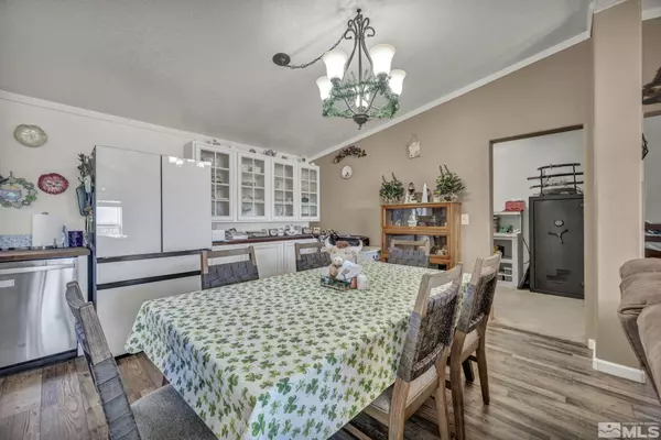 1575 Quince AVE Silver Springs, NV 89429