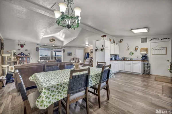 1575 Quince AVE Silver Springs, NV 89429