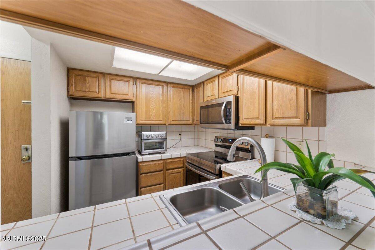 Reno, NV 89509,3095 Lakeside DR Drive ## 103