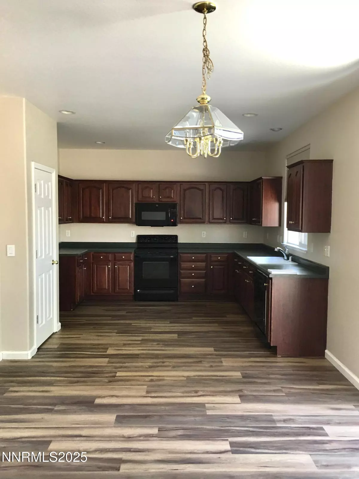 Sparks, NV 89434,1998 Amber Leaf CT Court