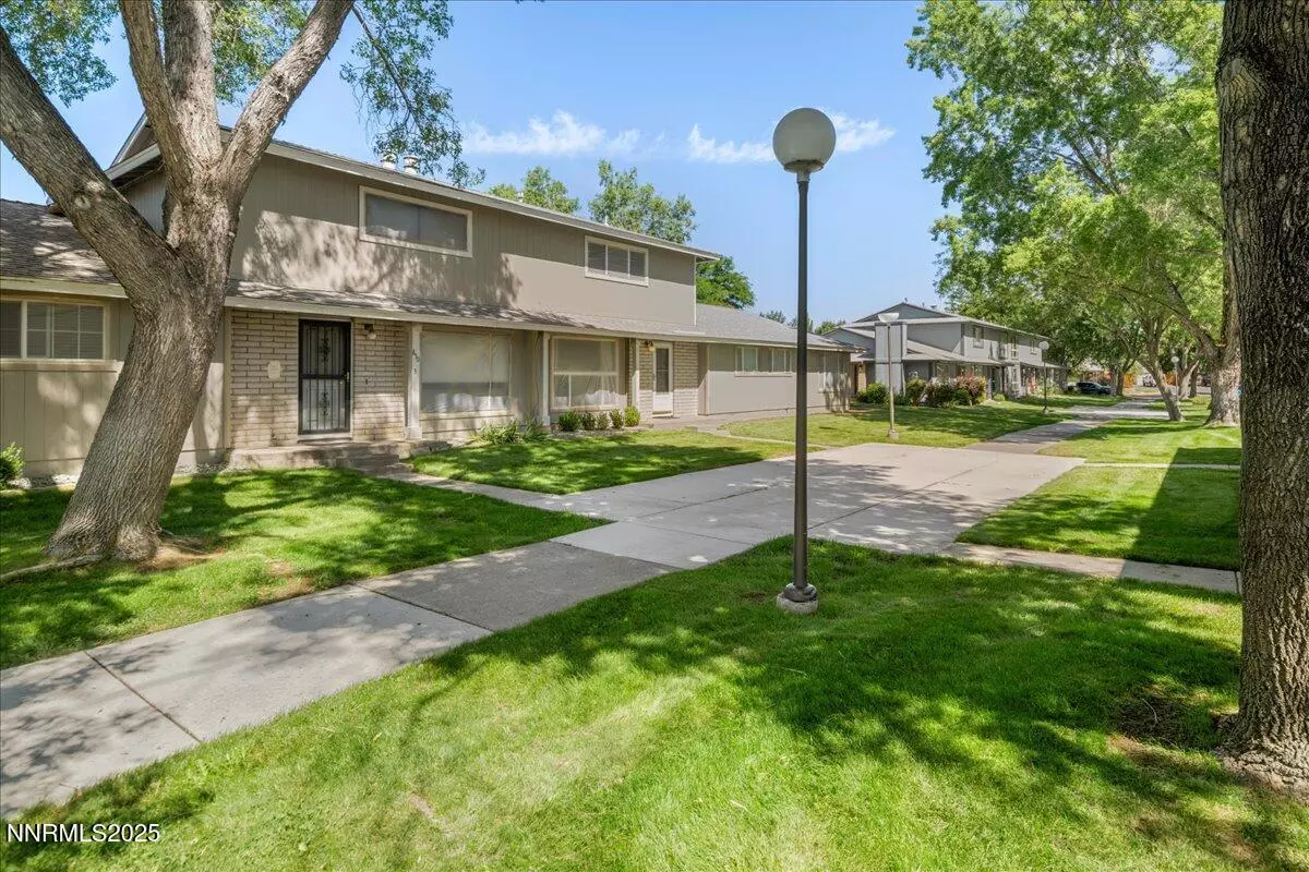 Sparks, NV 89434,850 Woodberry DR Drive #APT 2