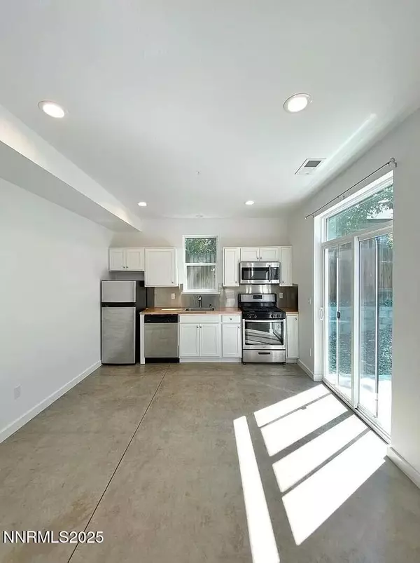 Reno, NV 89502,446 Roberts ST