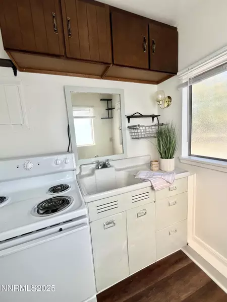 1224 E ST #b, Sparks, NV 89431