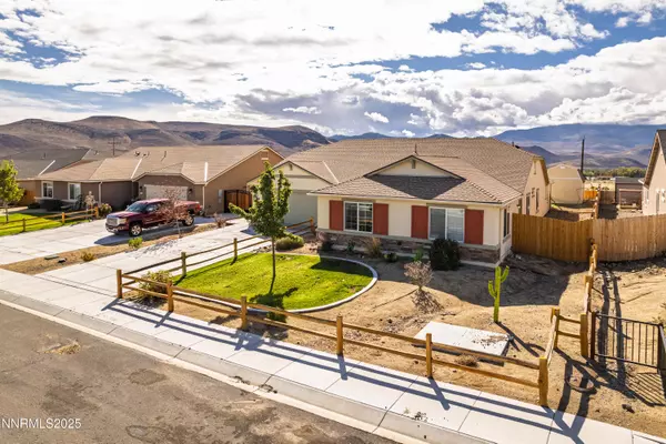 221 Snow LN, Dayton, NV 89403