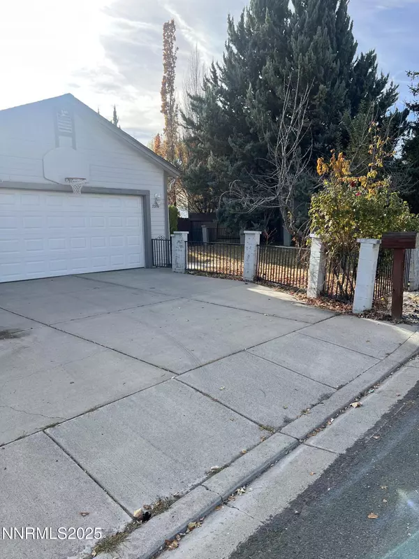 Sparks, NV 89436,7310 Lindsey LN