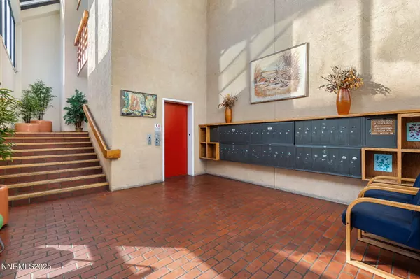 Reno, NV 89509,3095 Lakeside #APT 106