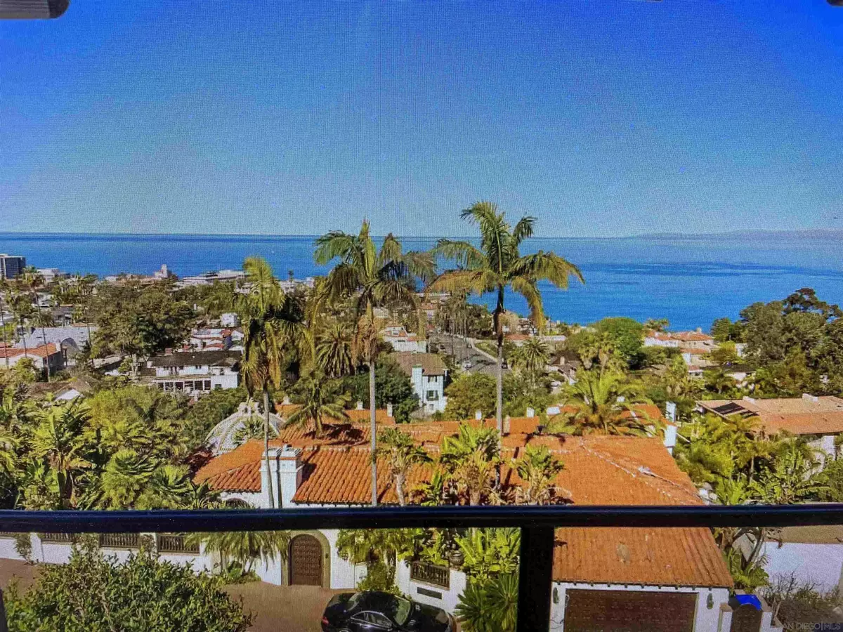 La Jolla, CA 92037,1594 Crespo