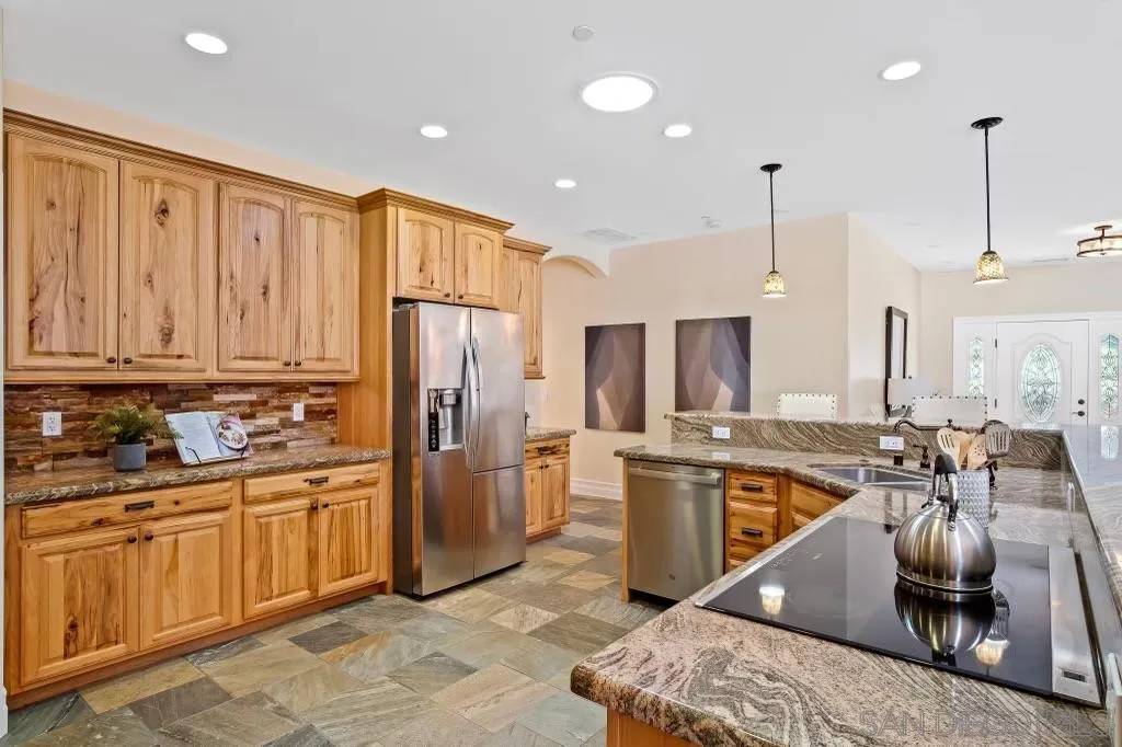 Fallbrook, CA 92028,1105 Sycamore Dr