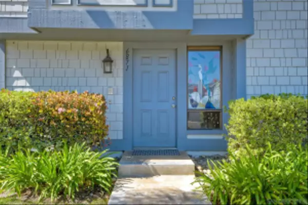 Carlsbad, CA 92011,6871 CARNATION DR