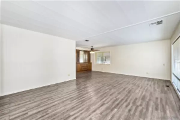 Carlsbad, CA 92011,7221 San Bartolo #382