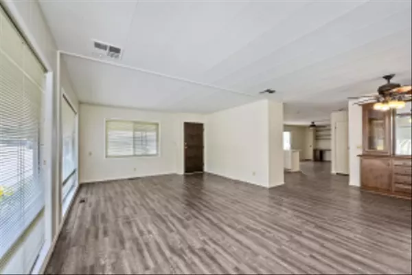 Carlsbad, CA 92011,7221 San Bartolo #382