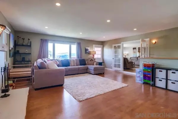 El Cajon, CA 92021,2022 Crest Drive