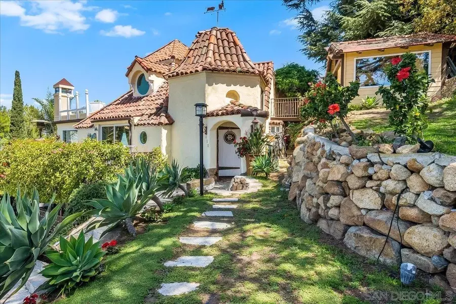 4890 Mount Helix Drive, La Mesa, CA 91941