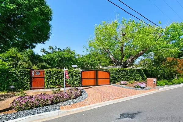 3170 Quiet Hills Dr, Escondido, CA 92029