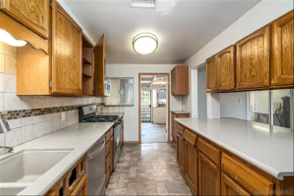 7805 Nichals St, Lemon Grove, CA 91945