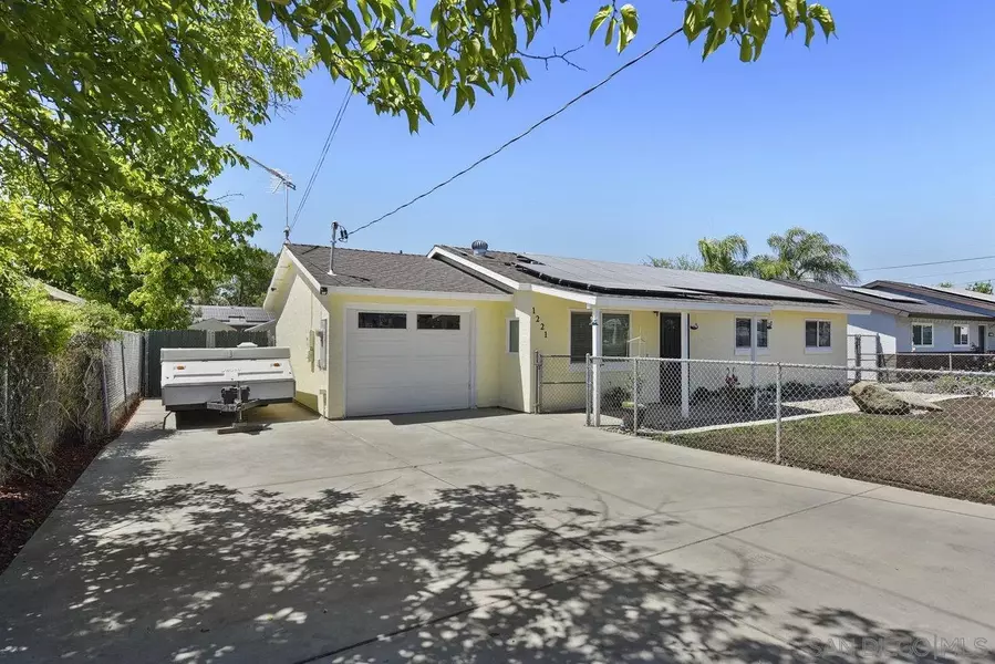 1221 H St, Ramona, CA 92065