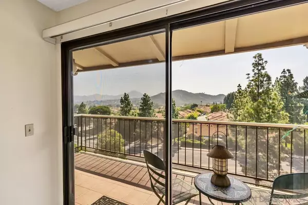 San Diego, CA 92128,12290 Corte Sabio #3305